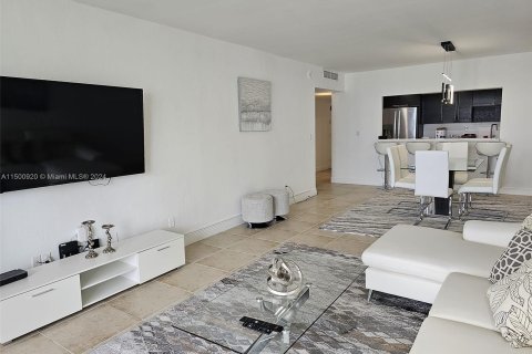 Copropriété à louer à Sunny Isles Beach, Floride: 2 chambres, 139.82 m2 № 889830 - photo 11