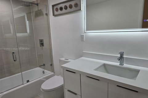 Copropriété à louer à Sunny Isles Beach, Floride: 2 chambres, 139.82 m2 № 889830 - photo 17