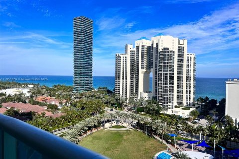 Copropriété à louer à Sunny Isles Beach, Floride: 2 chambres, 139.82 m2 № 889830 - photo 1