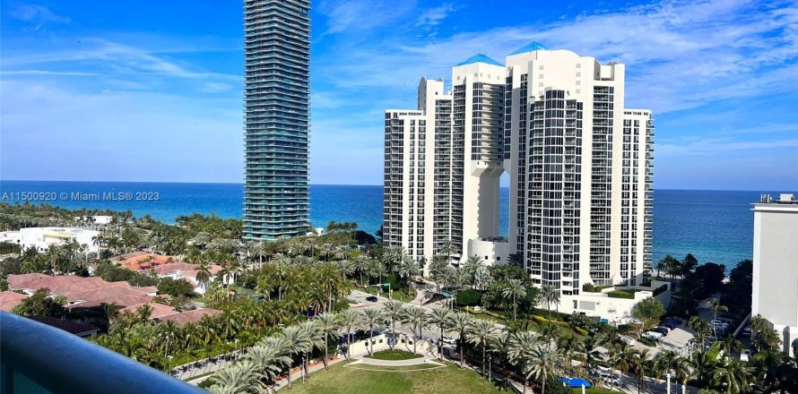 Condominio en Sunny Isles Beach, Florida, 2 dormitorios  № 889830