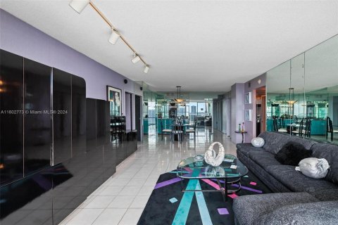 Condo in Aventura, Florida, 2 bedrooms  № 1222177 - photo 18