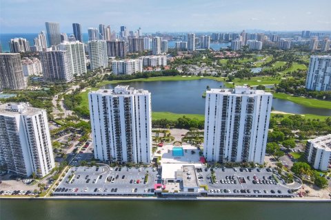 Condo in Aventura, Florida, 2 bedrooms  № 1222177 - photo 3