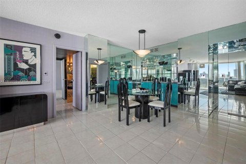 Copropriété à vendre à Aventura, Floride: 2 chambres, 101.45 m2 № 1222177 - photo 12