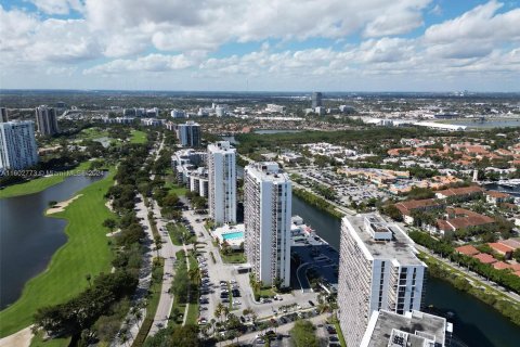 Condo in Aventura, Florida, 2 bedrooms  № 1222177 - photo 21