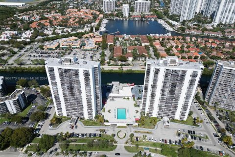 Condo in Aventura, Florida, 2 bedrooms  № 1222177 - photo 19