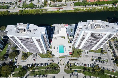 Condo in Aventura, Florida, 2 bedrooms  № 1222177 - photo 22