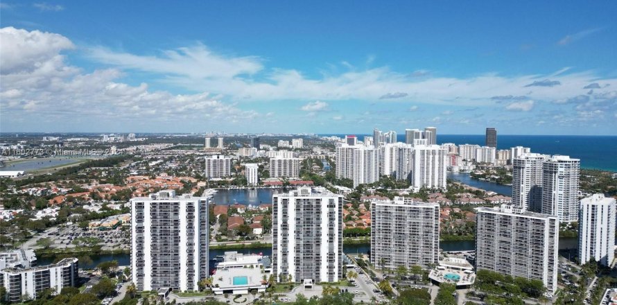 Condo à Aventura, Floride, 2 chambres  № 1222177