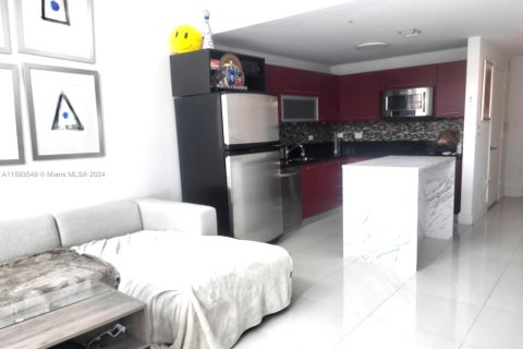 Condo in Miami, Florida, 1 bedroom  № 1186000 - photo 6