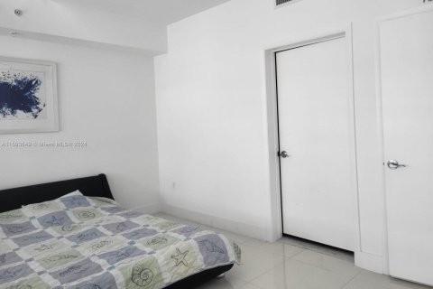 Condo in Miami, Florida, 1 bedroom  № 1186000 - photo 12