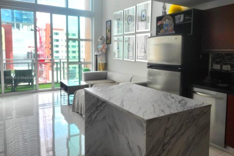 Condo in Miami, Florida, 1 bedroom  № 1186000 - photo 1