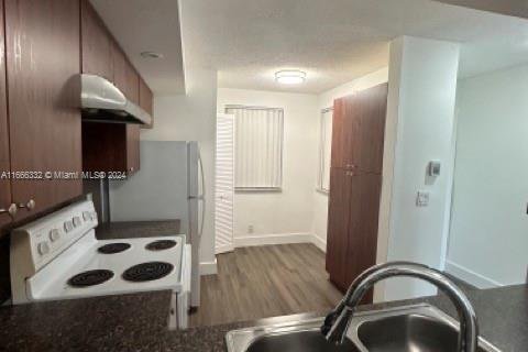 Condo in Lauderhill, Florida, 2 bedrooms  № 1380157 - photo 20