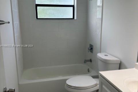 Condo in Lauderhill, Florida, 2 bedrooms  № 1380157 - photo 4