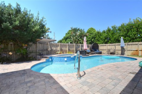 House in Wilton Manors, Florida 4 bedrooms, 174.84 sq.m. № 1179804 - photo 7