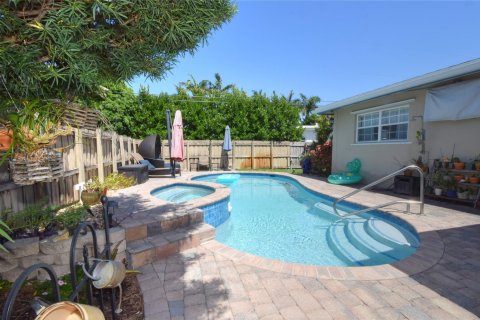 House in Wilton Manors, Florida 4 bedrooms, 174.84 sq.m. № 1179804 - photo 3