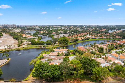 House in Jupiter, Florida 3 bedrooms, 284.93 sq.m. № 1179664 - photo 1