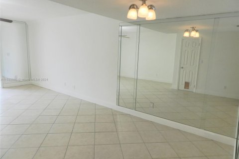 Touwnhouse à vendre à Pembroke Pines, Floride: 2 chambres, 96.62 m2 № 1008856 - photo 5