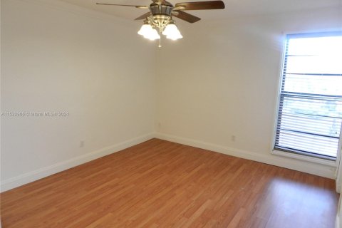 Townhouse in Pembroke Pines, Florida 2 bedrooms, 96.62 sq.m. № 1008856 - photo 19