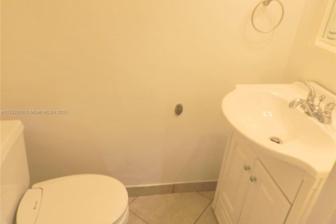 Townhouse in Pembroke Pines, Florida 2 bedrooms, 96.62 sq.m. № 1008856 - photo 11