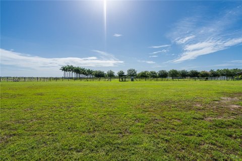 Купить земельный участок в Хомстед, Флорида № 934135 - фото 1