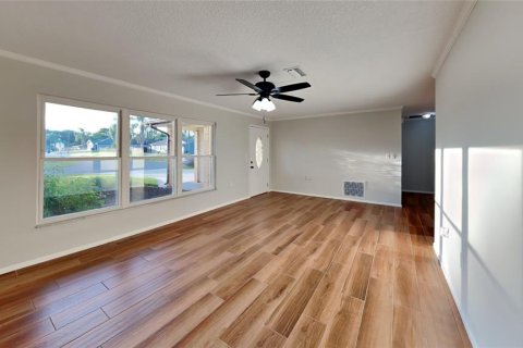 Villa ou maison à vendre à Palm Bay, Floride: 3 chambres, 121.42 m2 № 1342446 - photo 3