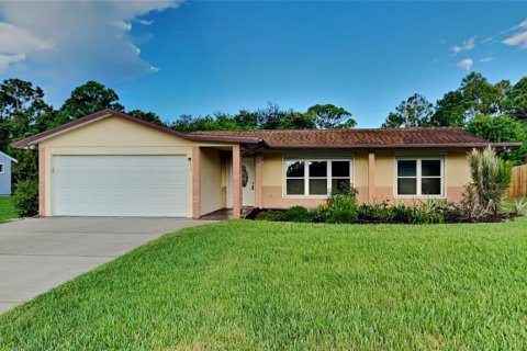 House in Palm Bay, Florida 3 bedrooms, 121.42 sq.m. № 1342446 - photo 1