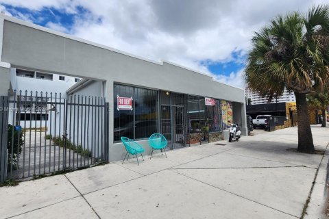 Propiedad comercial en venta en Miami, Florida № 1116499 - foto 9