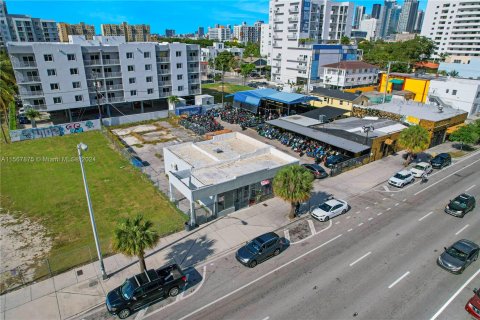 Propiedad comercial en venta en Miami, Florida № 1116499 - foto 4