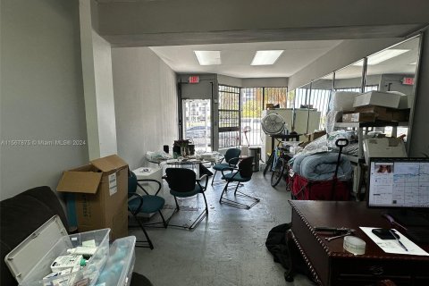 Propiedad comercial en venta en Miami, Florida № 1116499 - foto 20