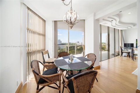 Condo in Aventura, Florida, 2 bedrooms  № 747647 - photo 9