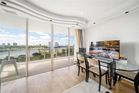 Condo in Aventura, Florida, 2 bedrooms  № 747647 - photo 8