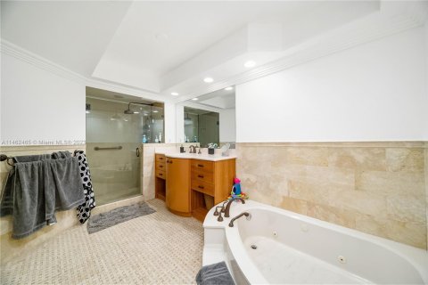 Condo in Aventura, Florida, 2 bedrooms  № 747647 - photo 17