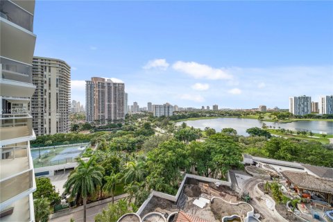 Condo in Aventura, Florida, 2 bedrooms  № 747647 - photo 1