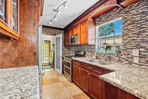 Villa ou maison à vendre à Hallandale Beach, Floride: 3 chambres, 131.27 m2 № 1135824 - photo 5