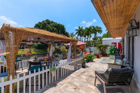 Villa ou maison à vendre à Hallandale Beach, Floride: 3 chambres, 131.27 m2 № 1135824 - photo 24