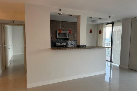 Condominio en venta en Sunny Isles Beach, Florida, 2 dormitorios, 115.2 m2 № 1209050 - foto 10