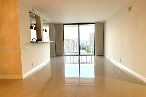 Condominio en venta en Sunny Isles Beach, Florida, 2 dormitorios, 115.2 m2 № 1209050 - foto 1