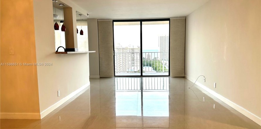 Condo à Sunny Isles Beach, Floride, 2 chambres  № 1209050