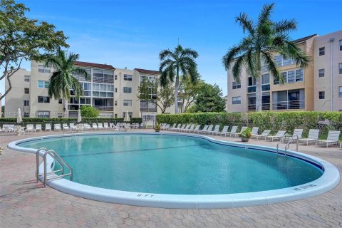 Condo in Lauderdale Lakes, Florida, 2 bedrooms  № 1240287 - photo 26