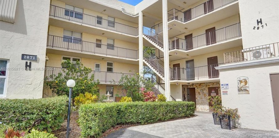 Condo in Lauderdale Lakes, Florida, 2 bedrooms  № 1240287