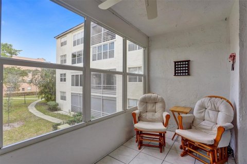 Condo in Lauderdale Lakes, Florida, 2 bedrooms  № 1240287 - photo 24