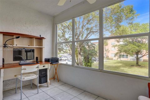 Condo in Lauderdale Lakes, Florida, 2 bedrooms  № 1240287 - photo 21