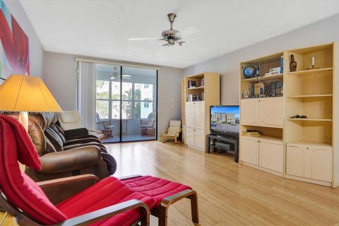 Condo in Lauderdale Lakes, Florida, 2 bedrooms  № 1240287 - photo 7