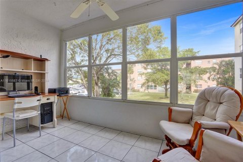 Condo in Lauderdale Lakes, Florida, 2 bedrooms  № 1240287 - photo 8