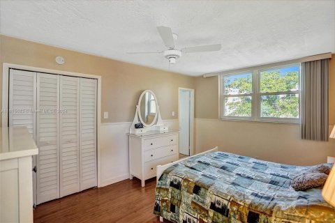 Condo in Lauderdale Lakes, Florida, 2 bedrooms  № 1240287 - photo 12