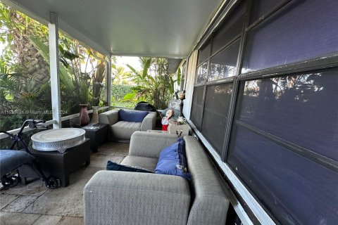 Villa ou maison à vendre à Margate, Floride: 4 chambres, 101.91 m2 № 970072 - photo 2