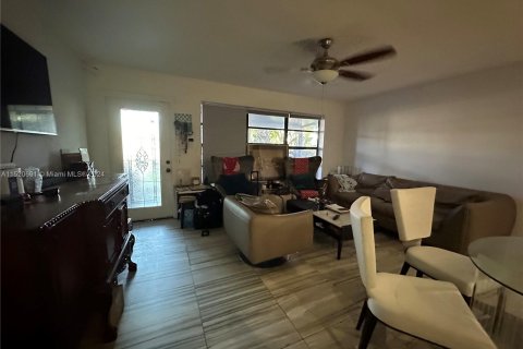 Casa en venta en Margate, Florida, 4 dormitorios, 101.91 m2 № 970072 - foto 12