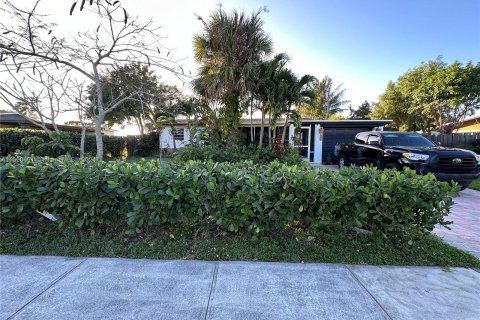 House in Margate, Florida 4 bedrooms, 101.91 sq.m. № 970072 - photo 1