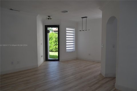 Villa ou maison à vendre à Miami, Floride: 3 chambres, 127.46 m2 № 1282596 - photo 4