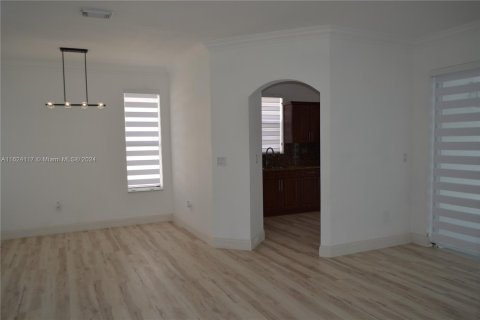 House in Miami, Florida 3 bedrooms, 127.46 sq.m. № 1282596 - photo 6