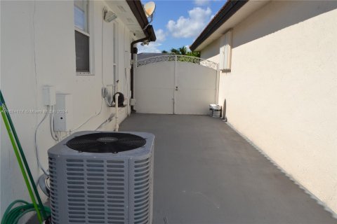 Casa en venta en Miami, Florida, 3 dormitorios, 127.46 m2 № 1282596 - foto 20